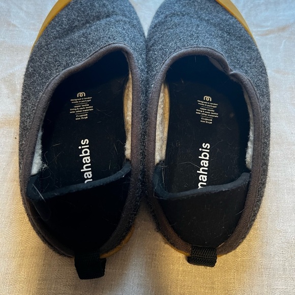 Mahabis Classic Curve Slipper in 7 1/2. Gray and yellow. Fall/winter. Cozy - Picture 3 of 5